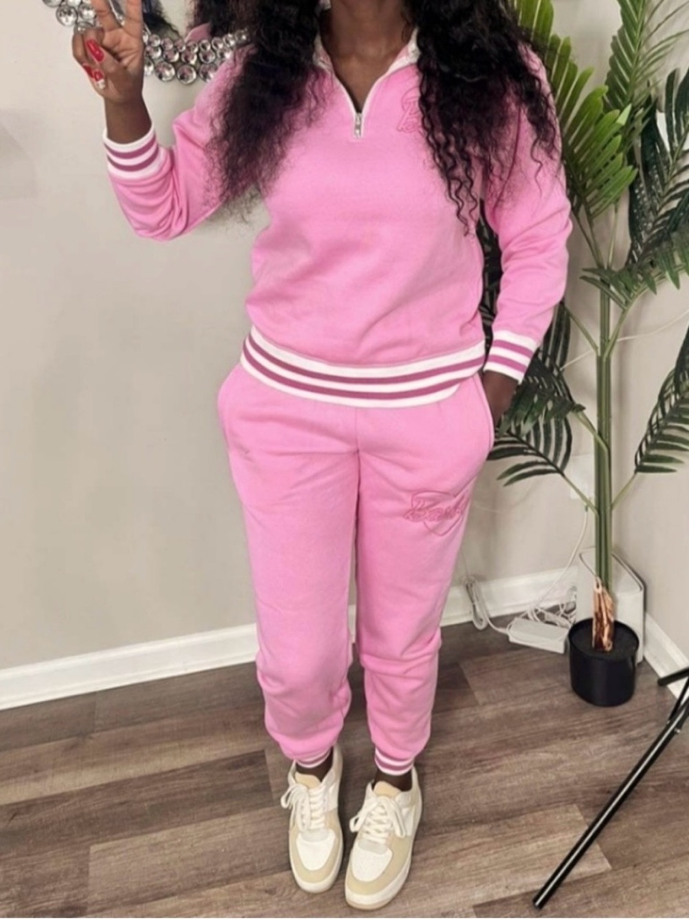 BARBIE Pink Women’s Sweatshirt and Joggers Pants Set 💖🌸💝😎 Size Medium - Picture 15 of 15